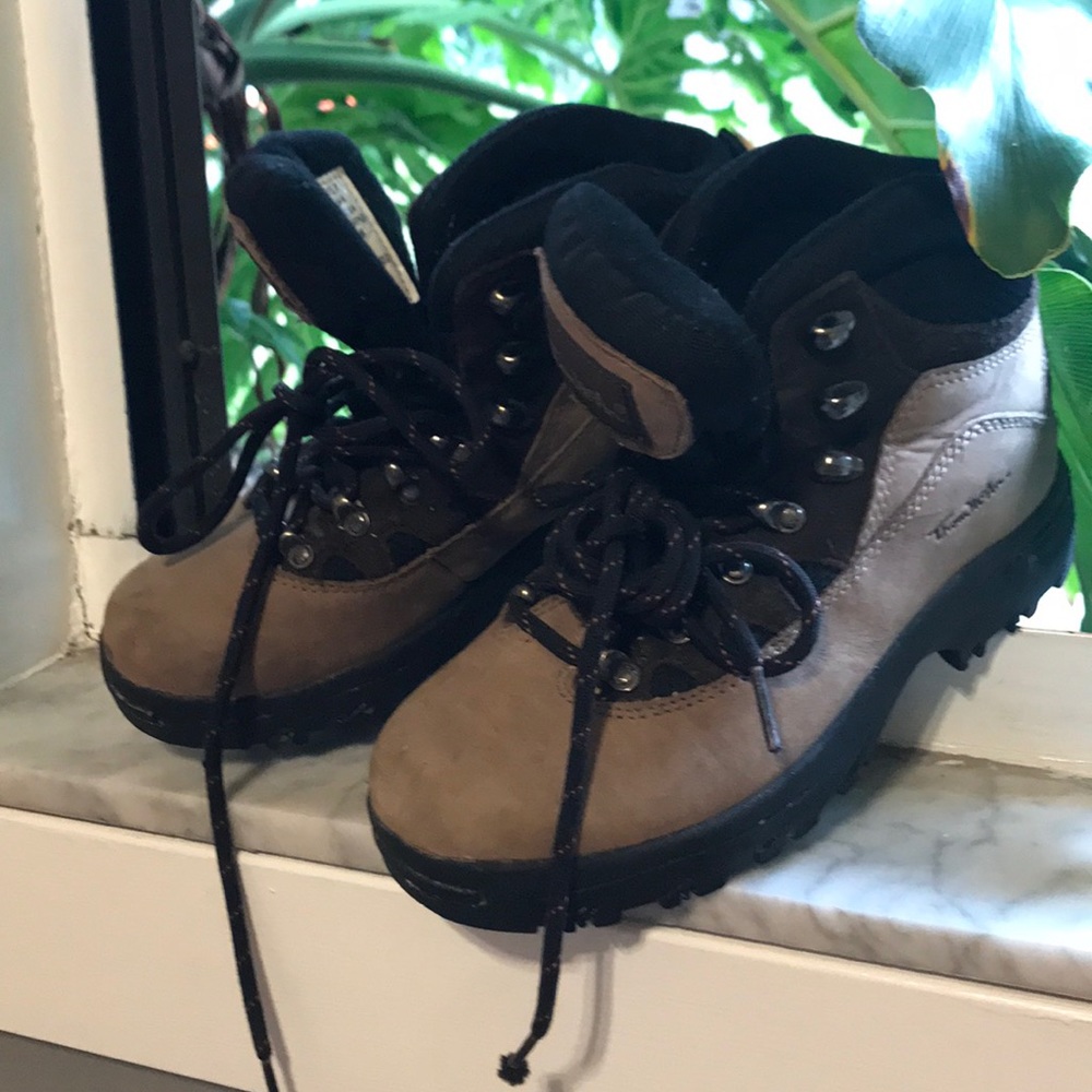 Boys Thom McAn boots size 2.5